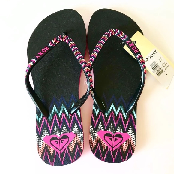 womens black roxy flip flops